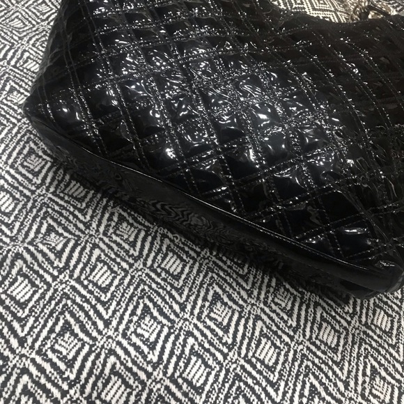 🎬Like New Preowned Murval Large Black Patent Faux Leather Purse - Picture 3 of 4
